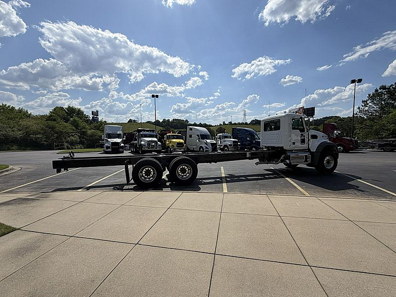 2025 Mack GR64F