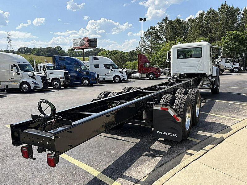 2025 Mack GR64F