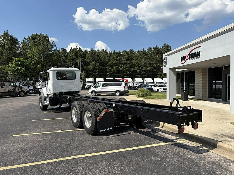 2025 Mack GR64F