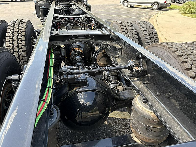 2025 Mack GR64F