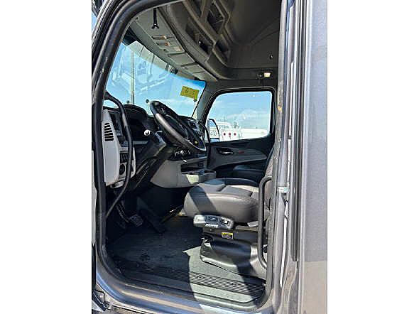 2026 Peterbilt 579