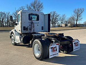2015 Peterbilt 567 - Day Cab