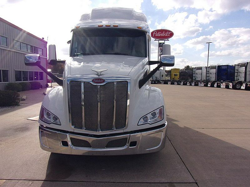2023-peterbilt-579.2.jpg
