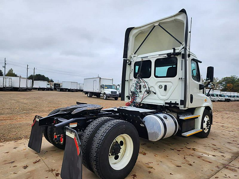 2018 Freightliner CASCADIA 113