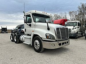 2017 Freightliner Cascadia 125 - Daycab