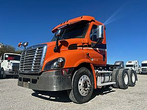 2015 Freightliner CA113DC - Daycab