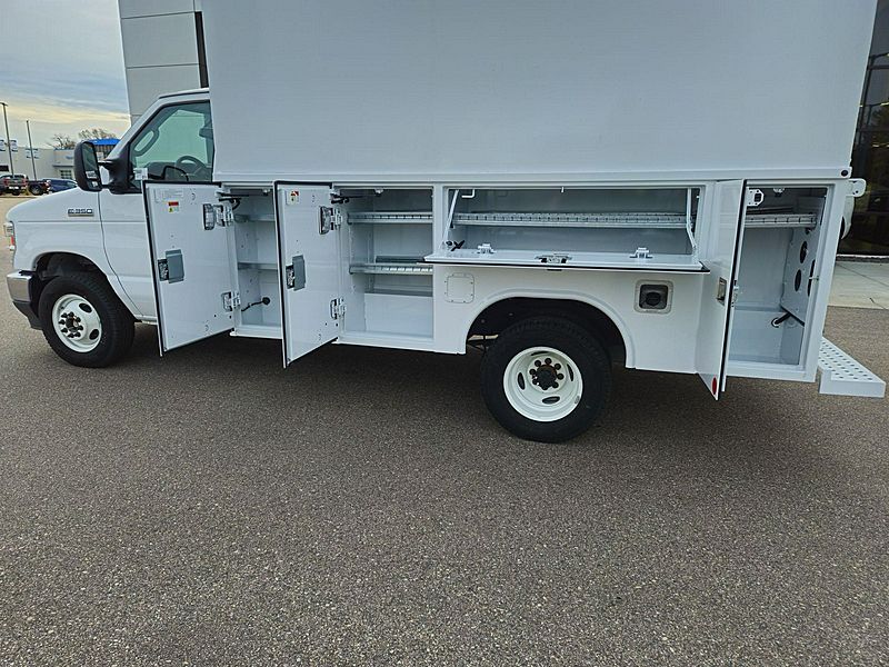 2025 Ford E350