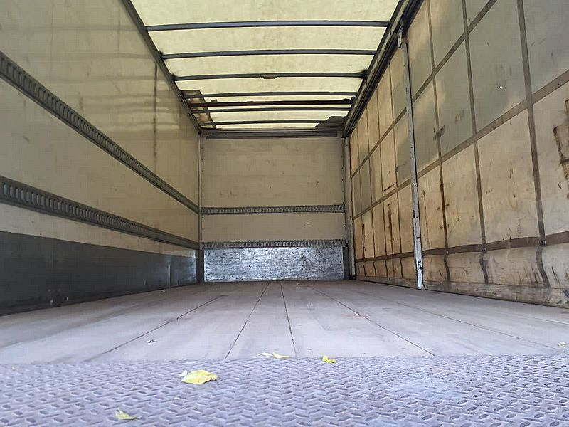 2019 Freightliner M2 106