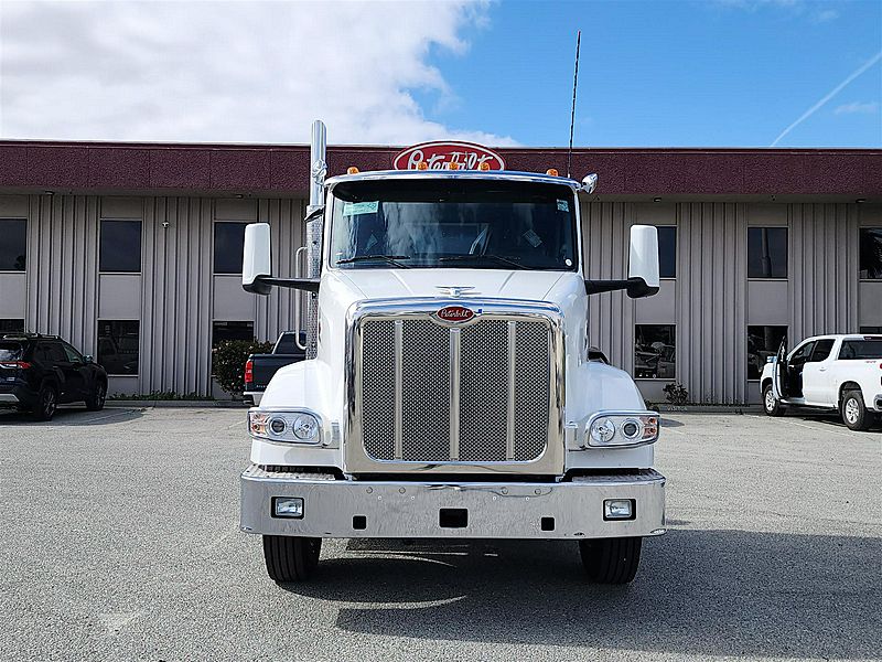 2025 Peterbilt 567