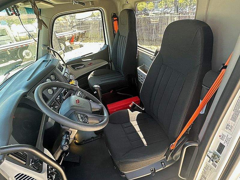 2025 Peterbilt 567