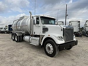 2016 Freightliner 122SD - Day Cab