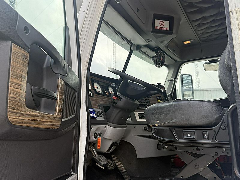 2016 Freightliner 122SD