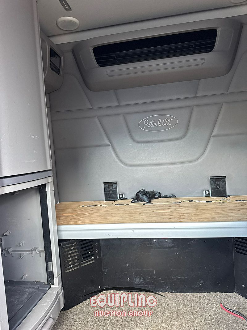 2017 Peterbilt 579