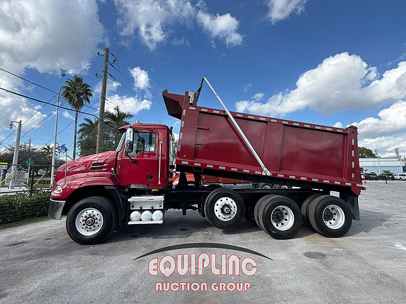 2015 Mack Pinnacle