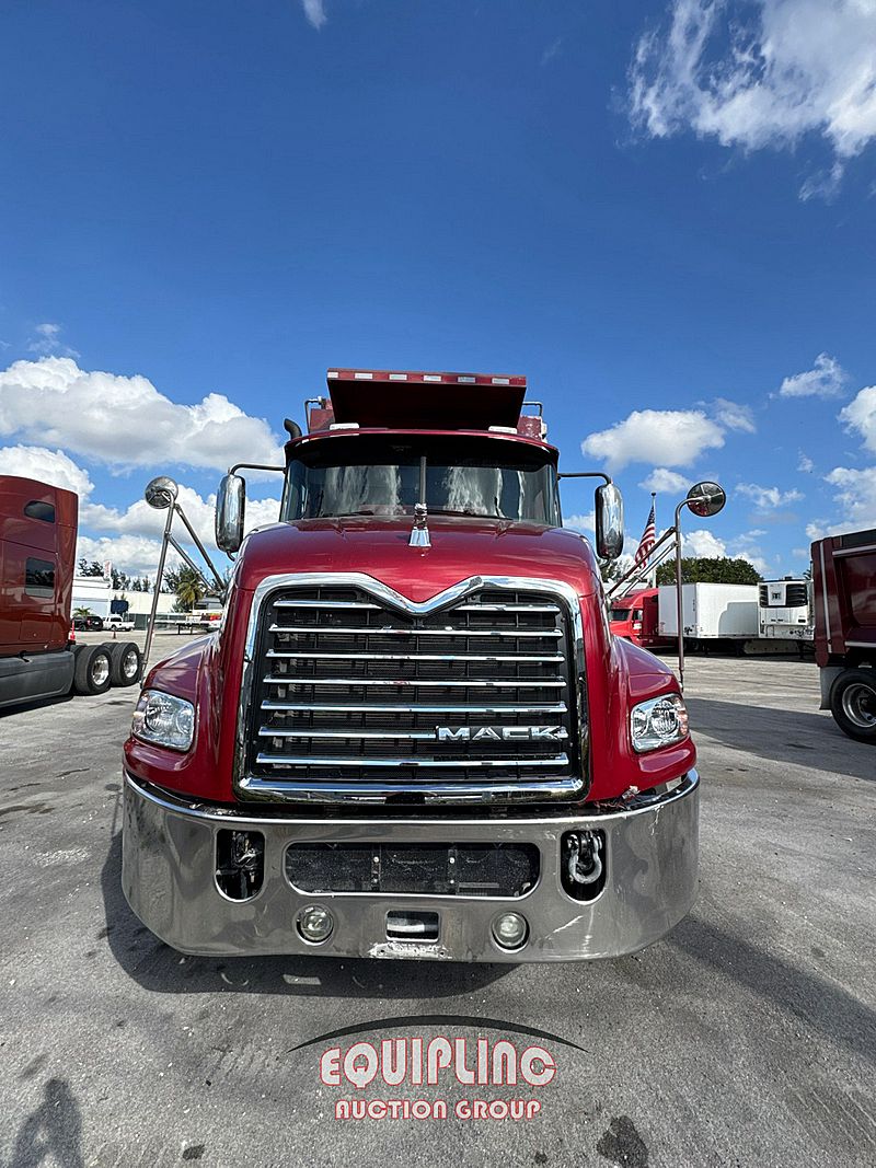 2015 Mack Pinnacle