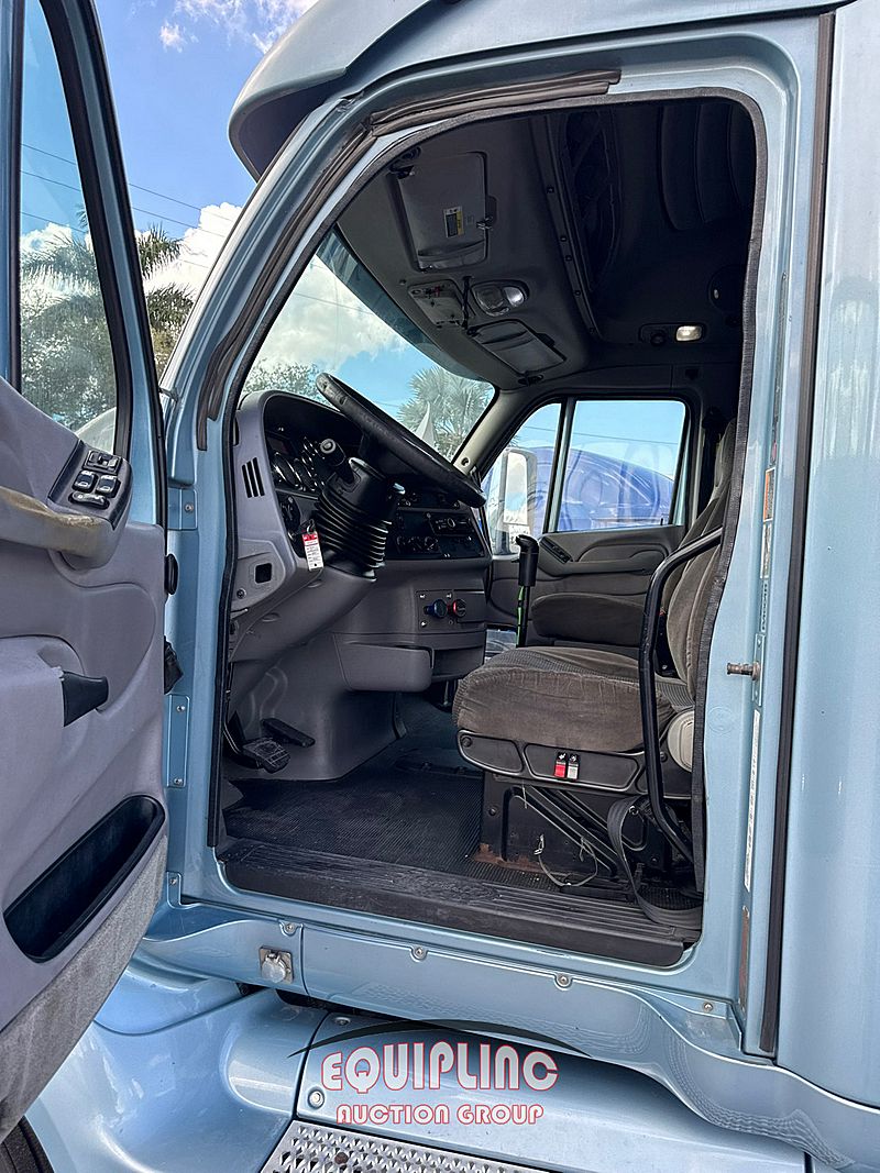 2012 Peterbilt 587