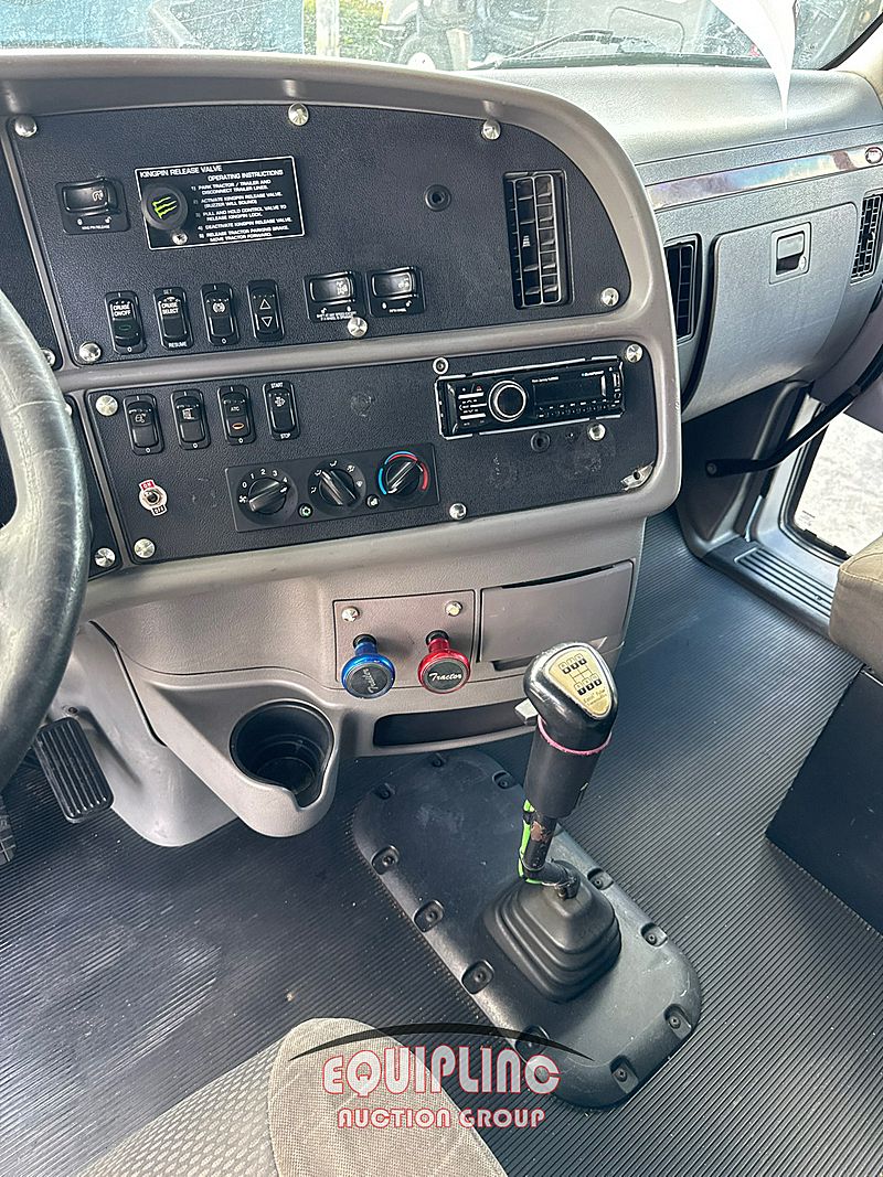 2012 Peterbilt 587