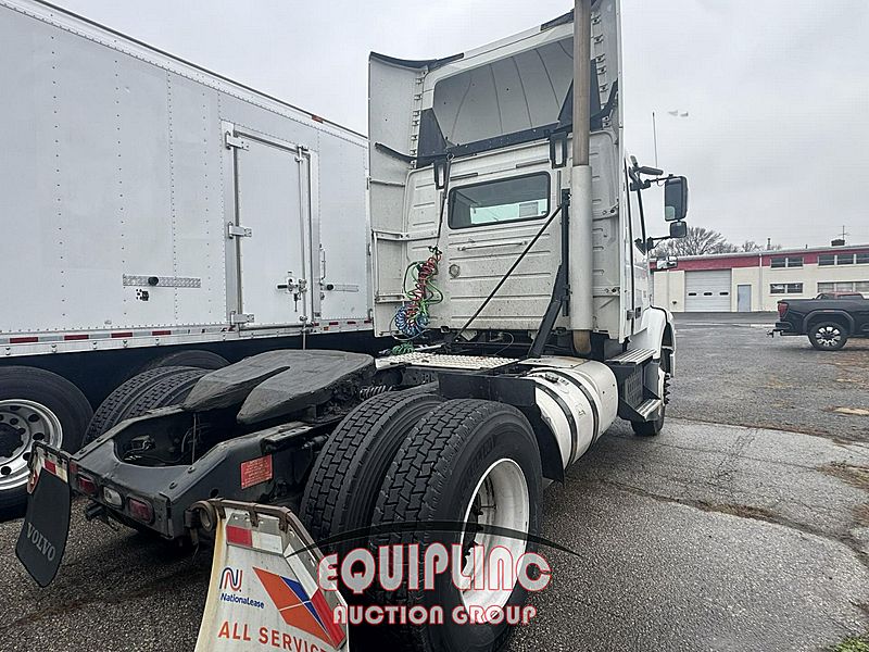 2017 Volvo VNM