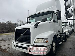 2017 Volvo VNM