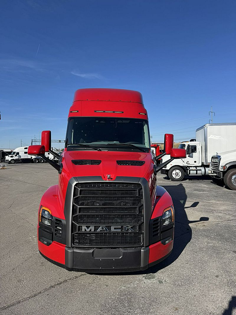 ●KING J MACK New 2026 MACK PINNACLE Conventional - Sleeper Truck in Wichita