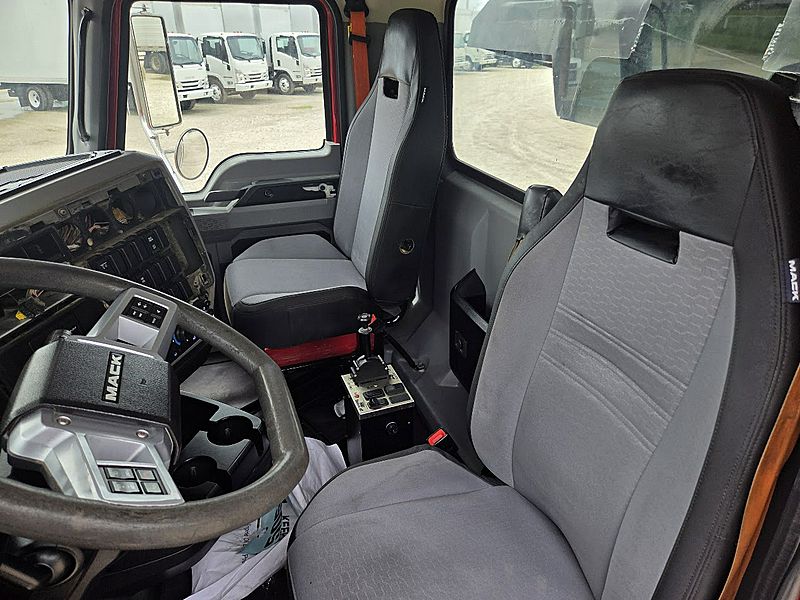 2019 Mack GR84F