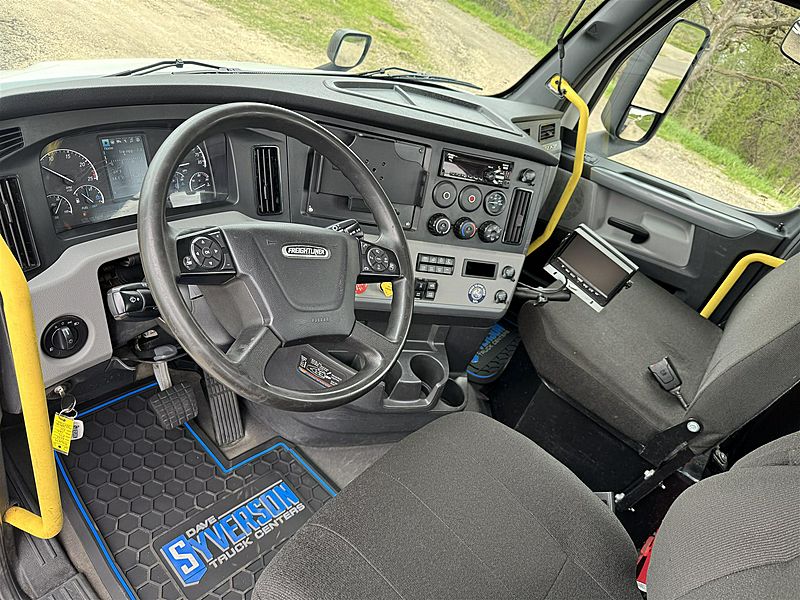2022 Freightliner Cascadia 116