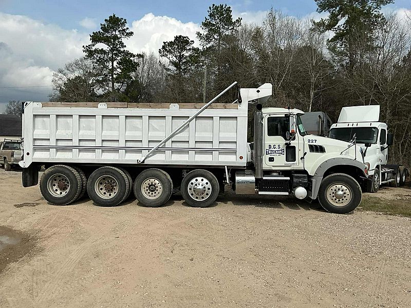 2014 Mack GU713