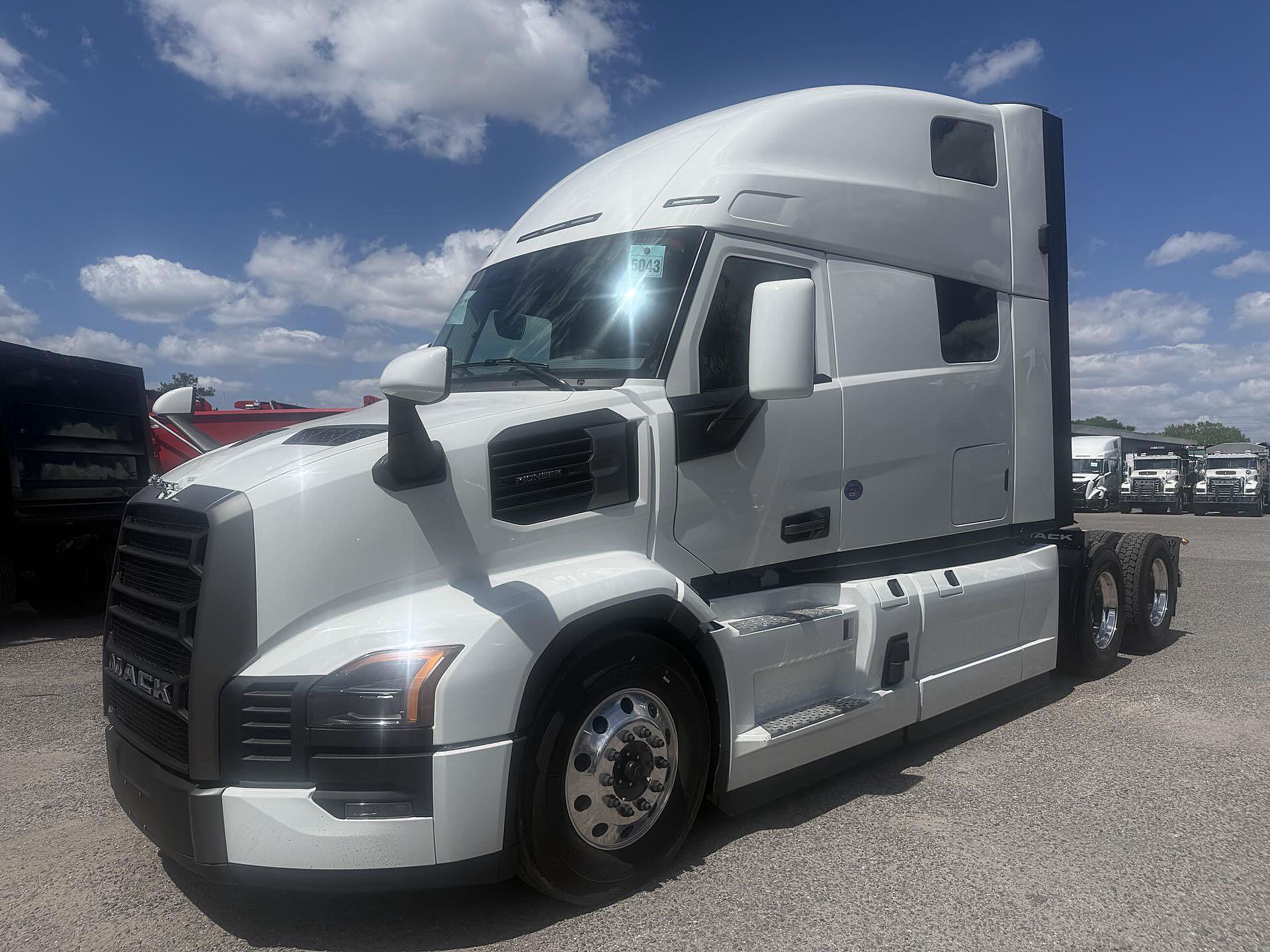 2027-mack-pr64t.1.jpg