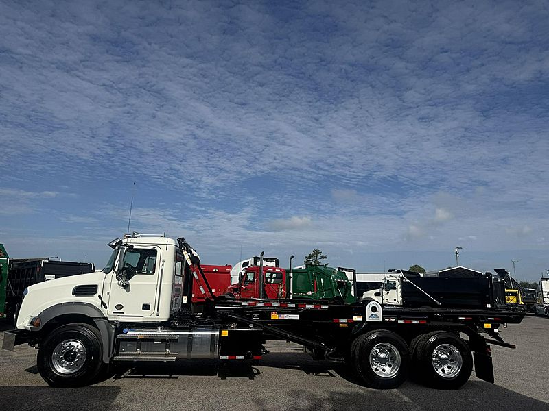 2027 Mack GR64BR
