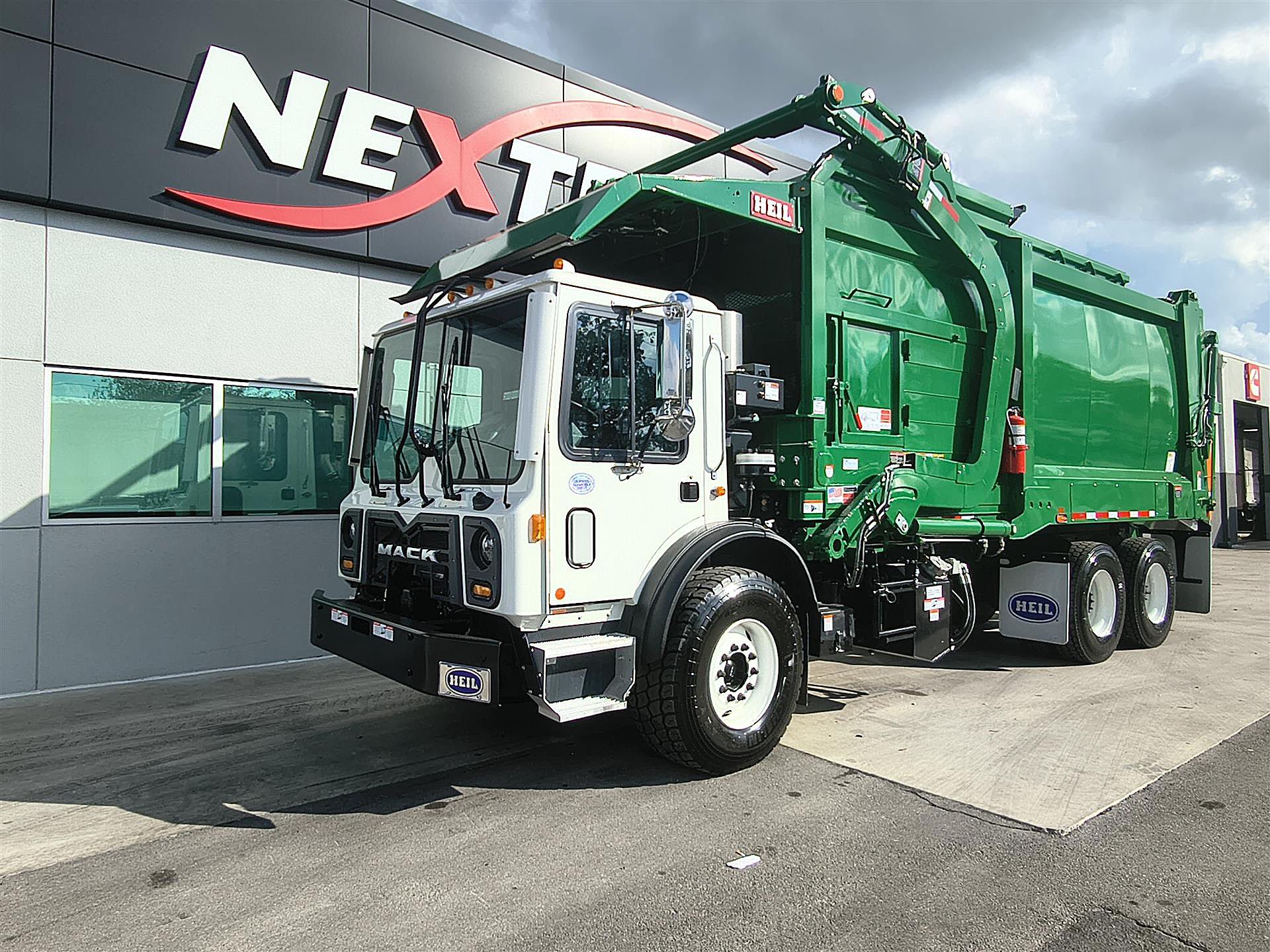 2027-mack-te64r.1.jpg