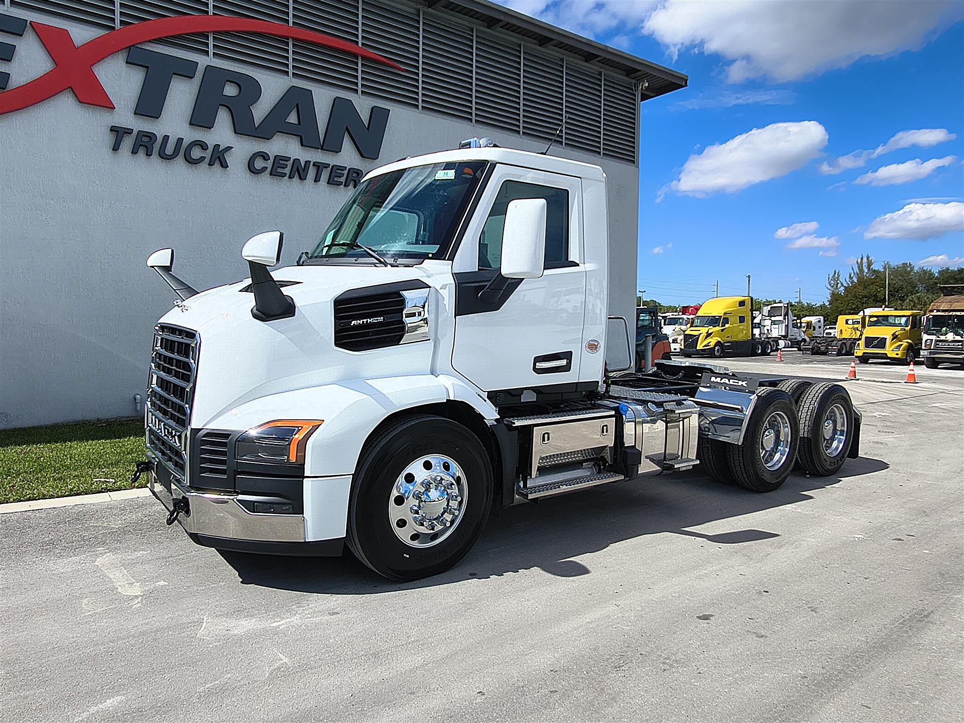 2027-mack-an64t.1.jpg