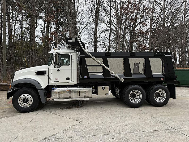 2027 Mack GR64F