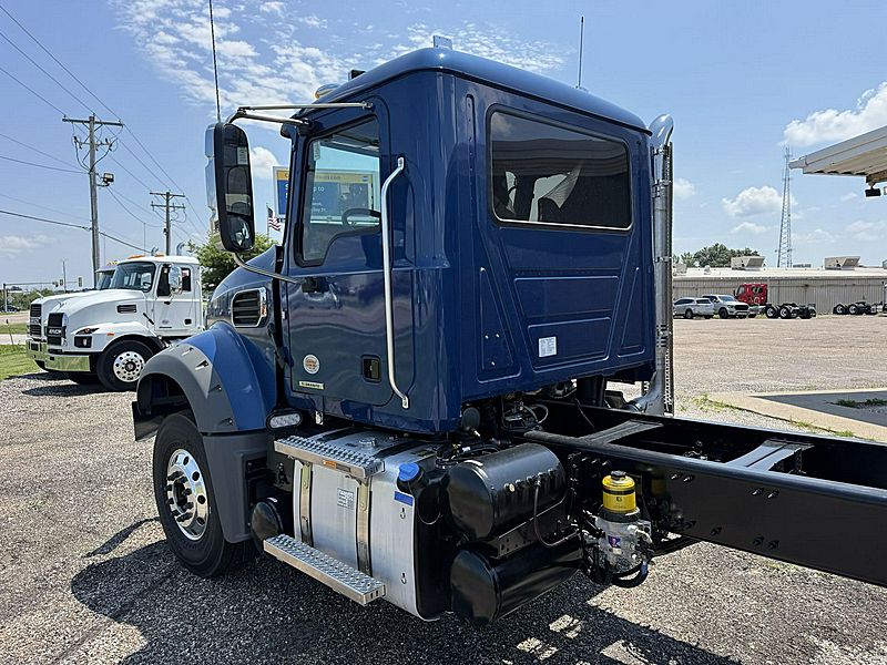 2027 Mack GR64F