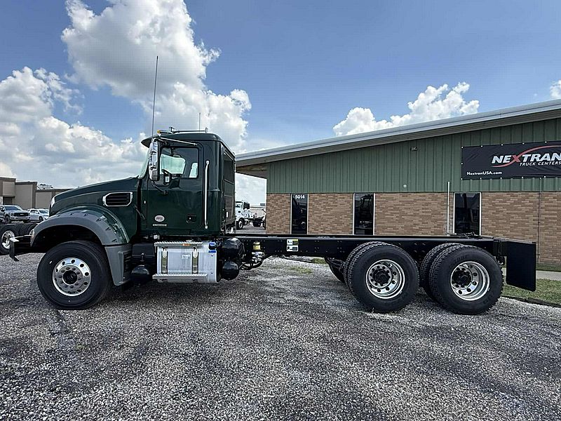 2027 Mack GR64F
