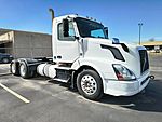 2017 Volvo VNL