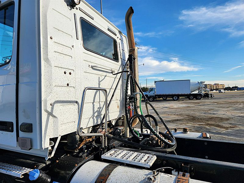 2016 Volvo VNL