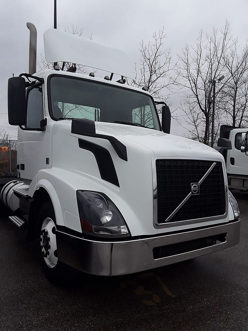 2016 Volvo VNL42T