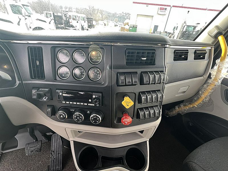 2027 Peterbilt 589