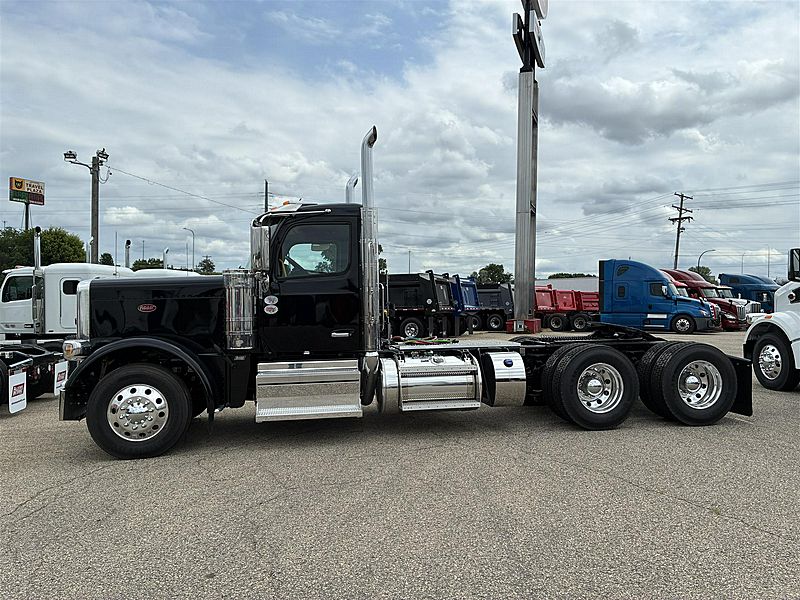2027 Peterbilt 589