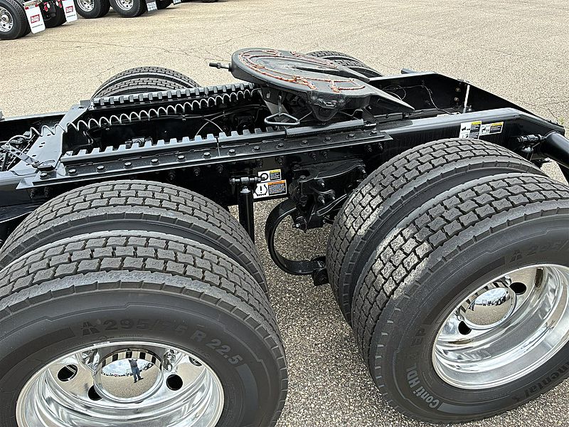 2027 Peterbilt 589