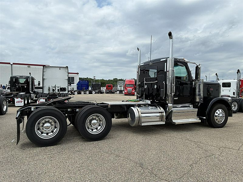 2027 Peterbilt 589