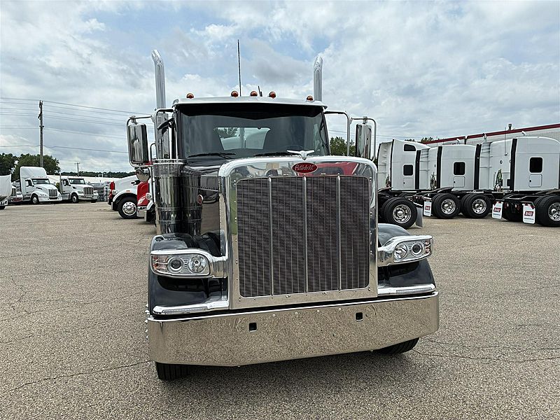 2027 Peterbilt 589
