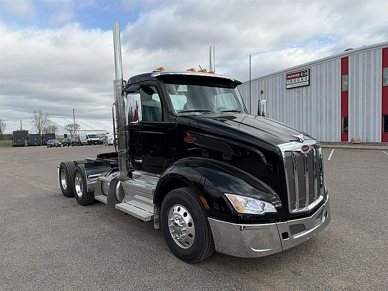 2027 Peterbilt 579