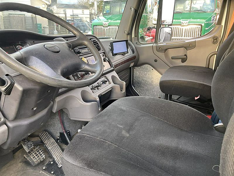 2014 Freightliner M2 106