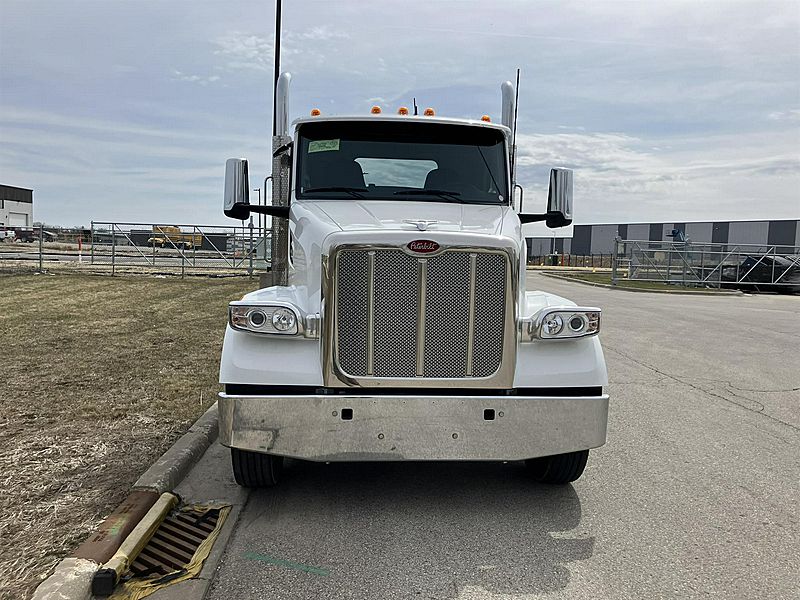 2027 Peterbilt 567