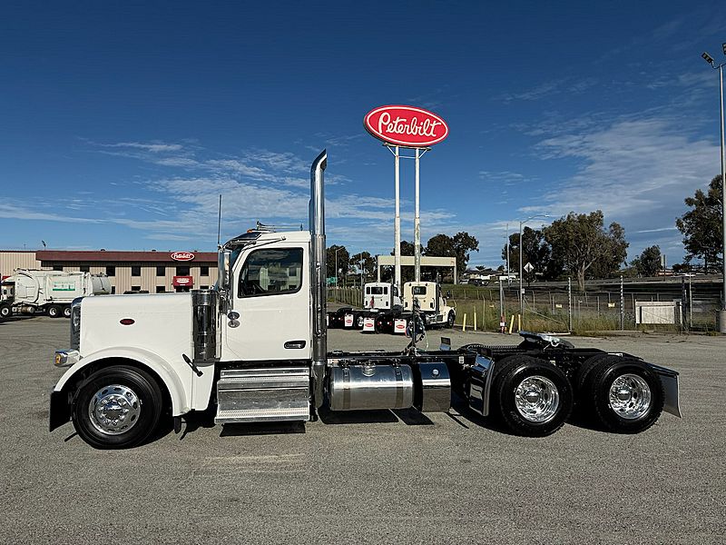 2025 Peterbilt 589