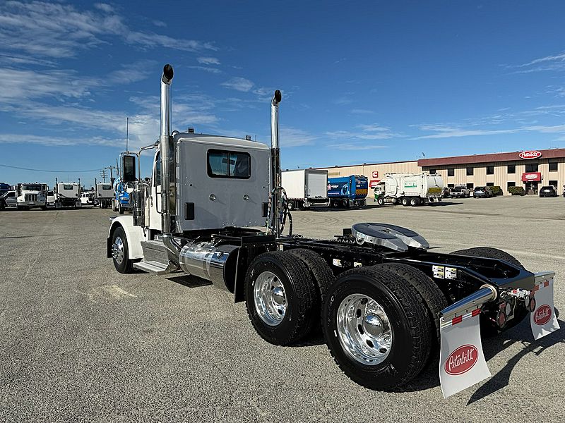 2025 Peterbilt 589
