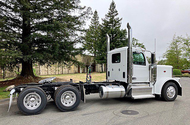 2025 Peterbilt 589