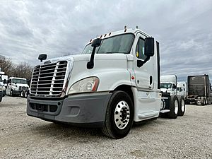 2017 Freightliner CA125-DC - Daycab