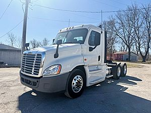 2018 Freightliner CA125-DC - Daycab